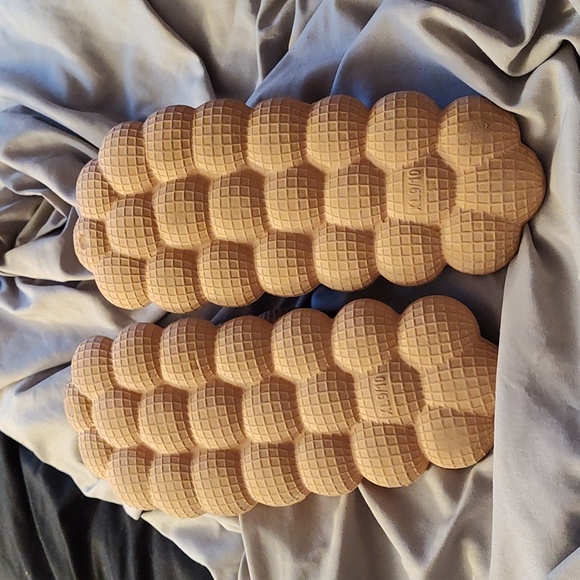 FASHION NOVA WOMEN'S SLIDES SIZE 10 - Picture 7 of 8